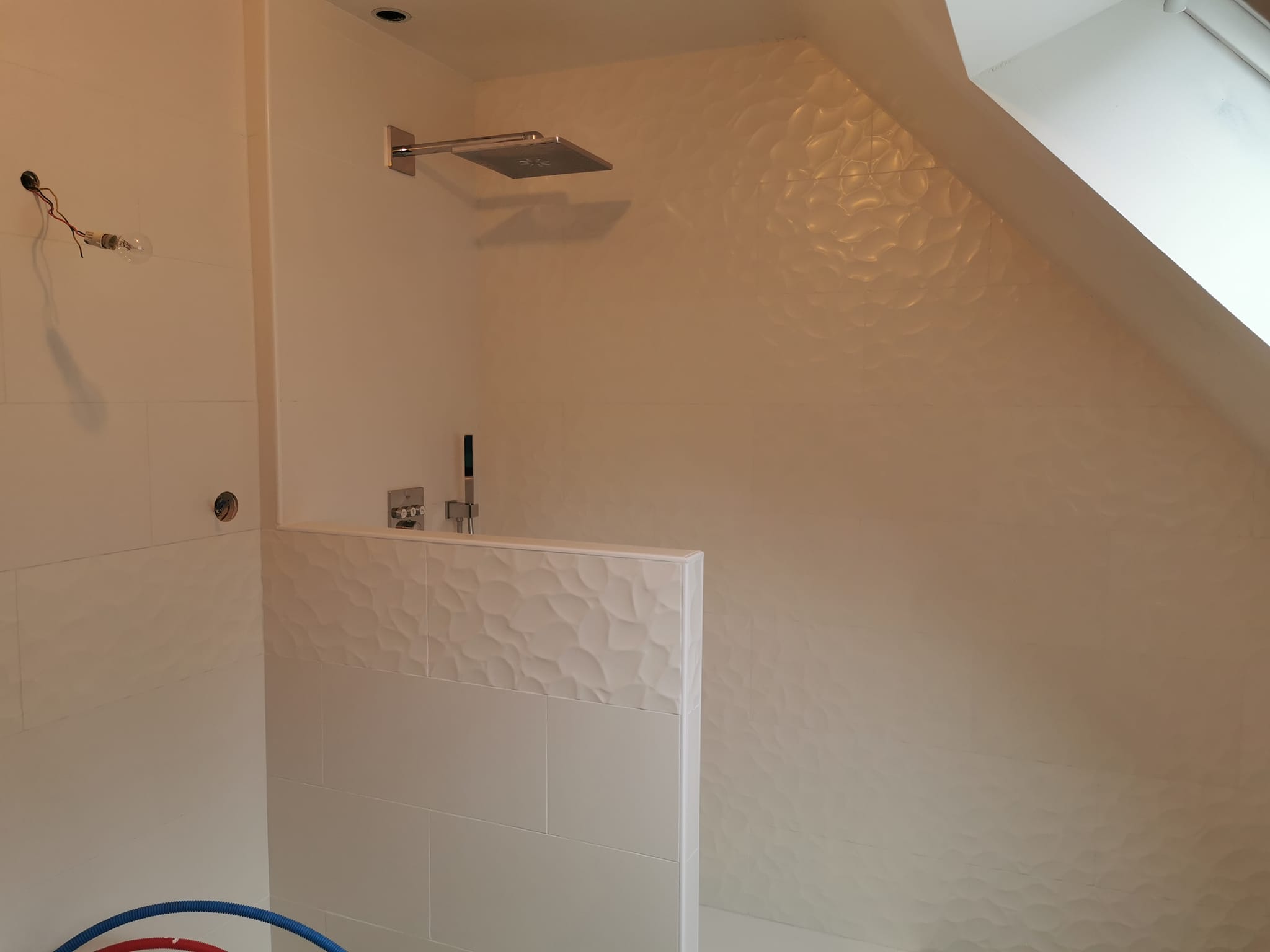 Petit chantier de carrelage et faïence (salle de bain)